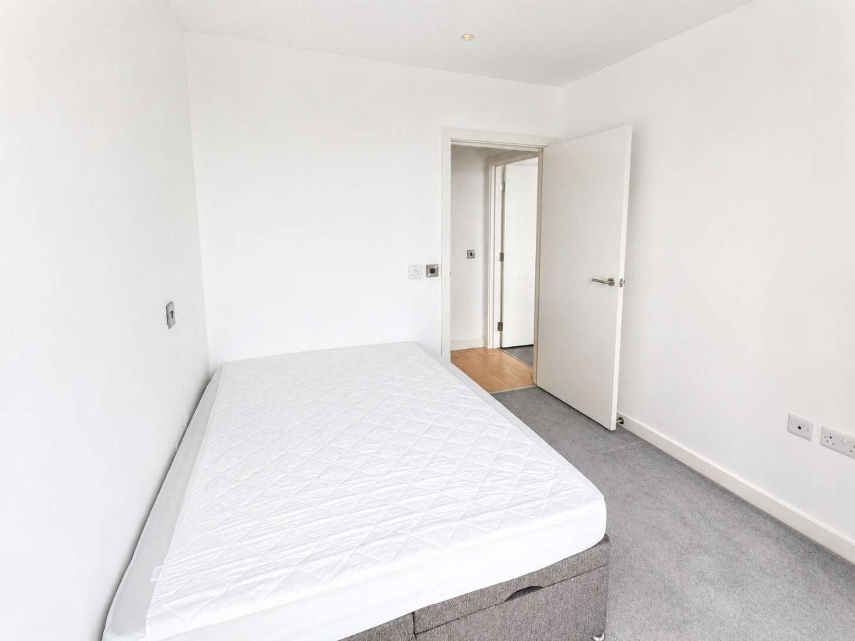 Flat Capitol Way in Greater London