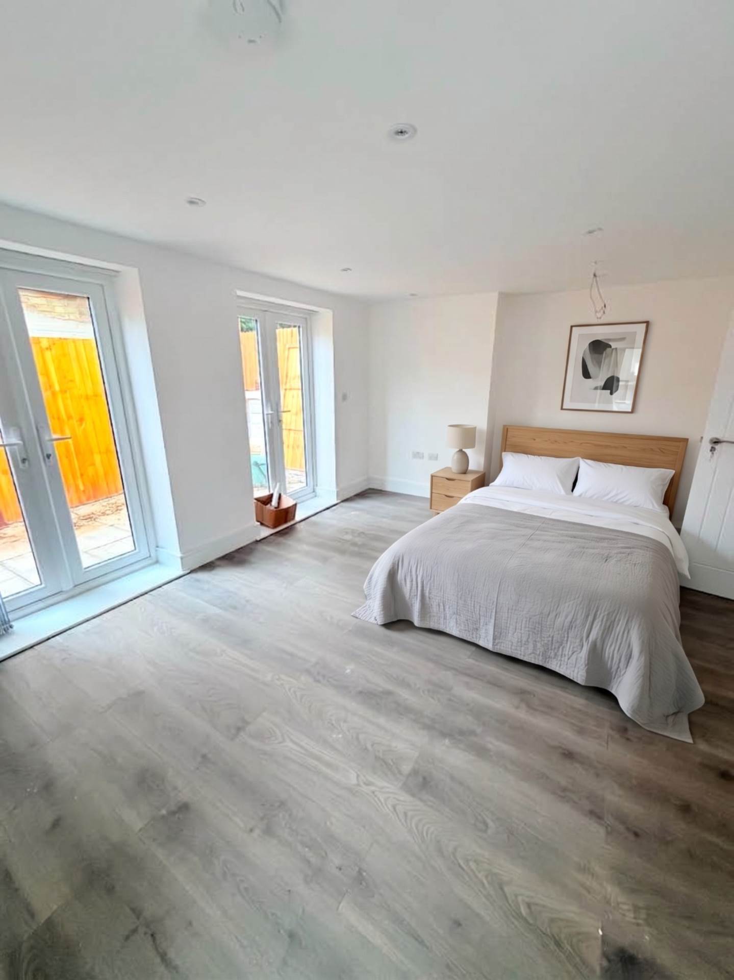 Flat Acton Lane in Greater London