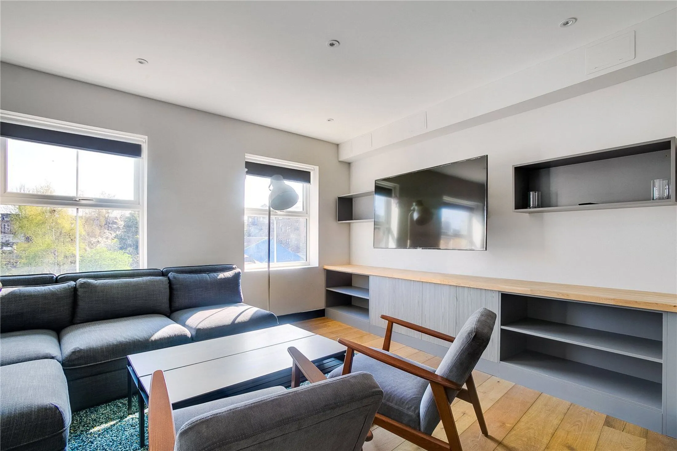 Room Stormont Road in Greater London