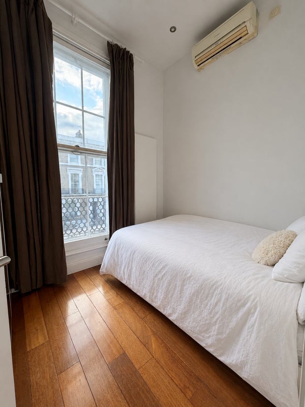 Room Holland Road in Greater London