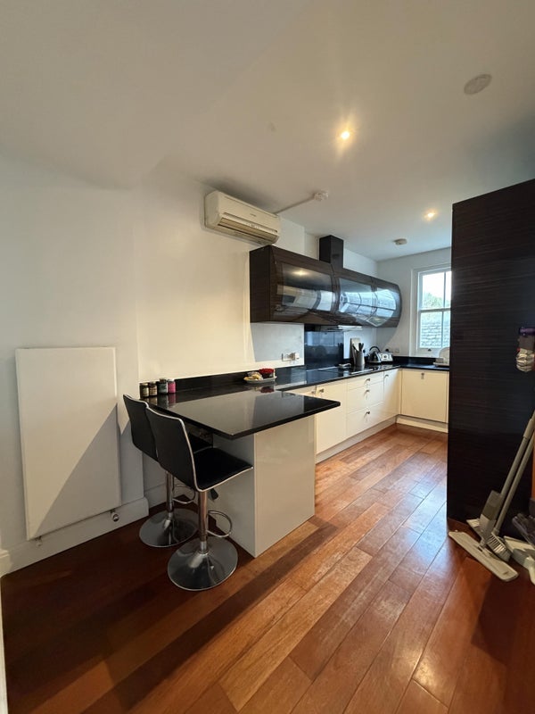 Room Holland Road in Greater London