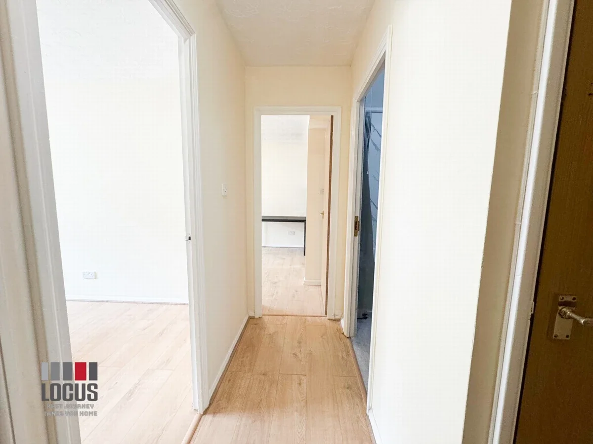 Flat Tennyson Close in Greater London