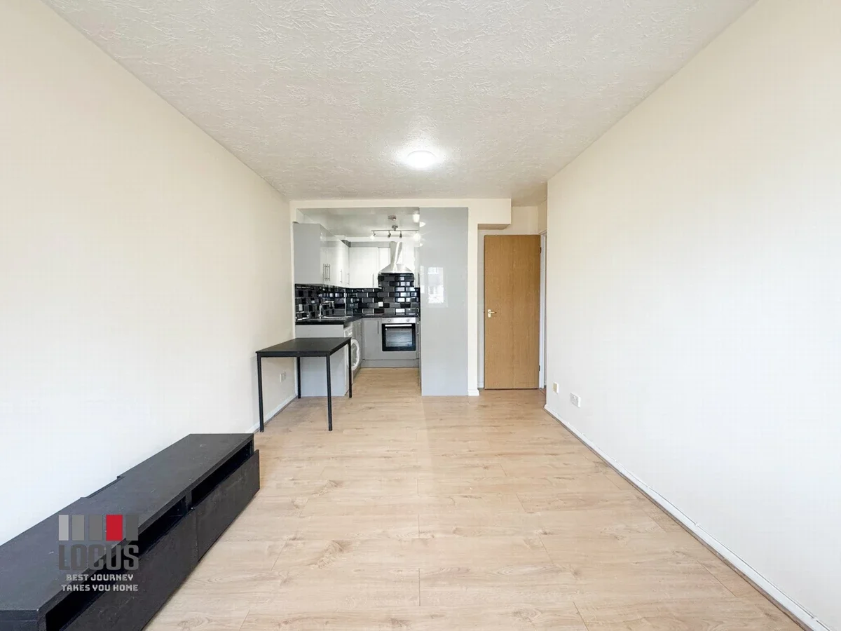 Flat Tennyson Close in Greater London