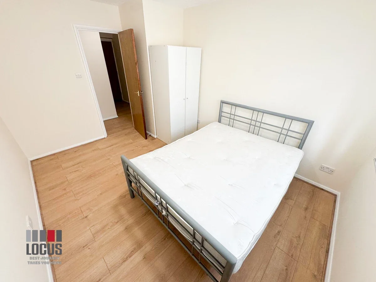 Flat Tennyson Close in Greater London