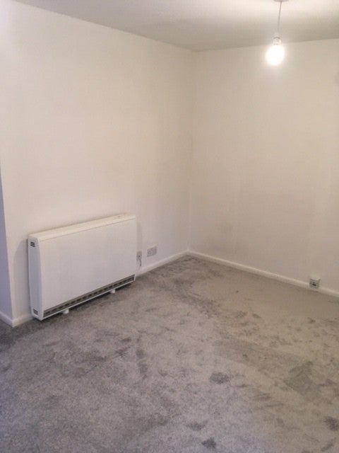 Flat Foxglove Way in Greater London