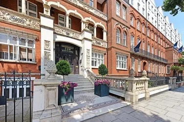 Flat Cromwell Road in Greater London