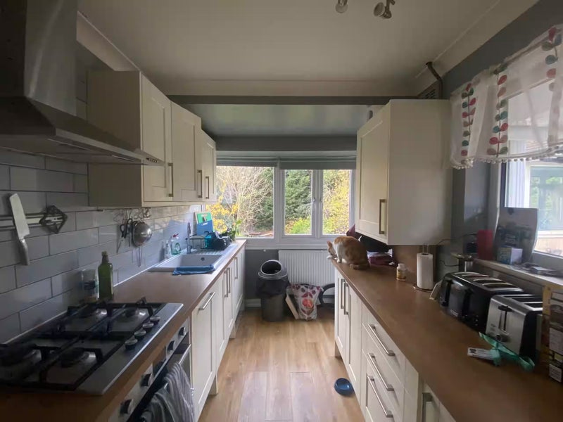 Room Meadowview Road in Greater London