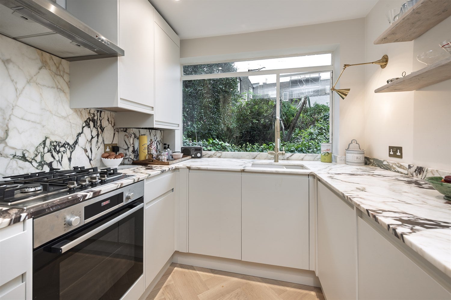 Flat Cornwall Crescent in Greater London
