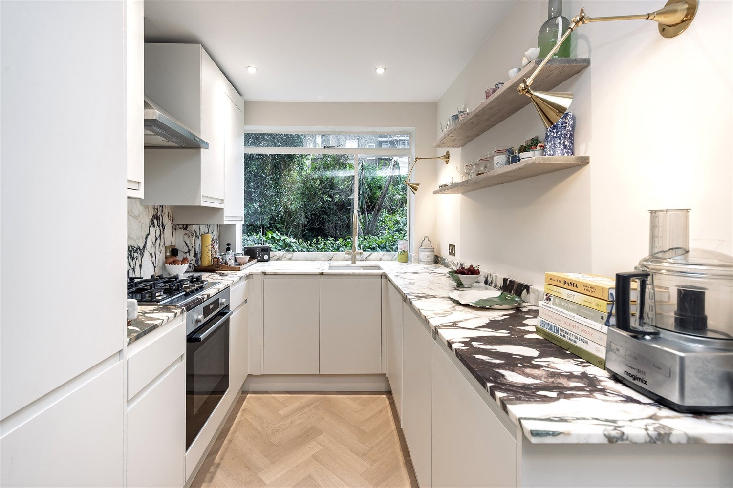 Flat Cornwall Crescent in Greater London