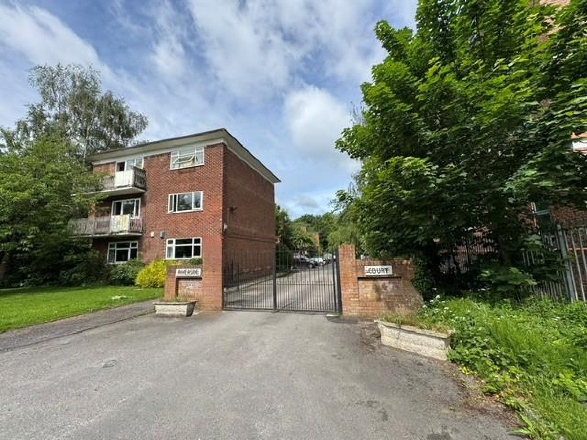 Flat Palatine Road in Manchester