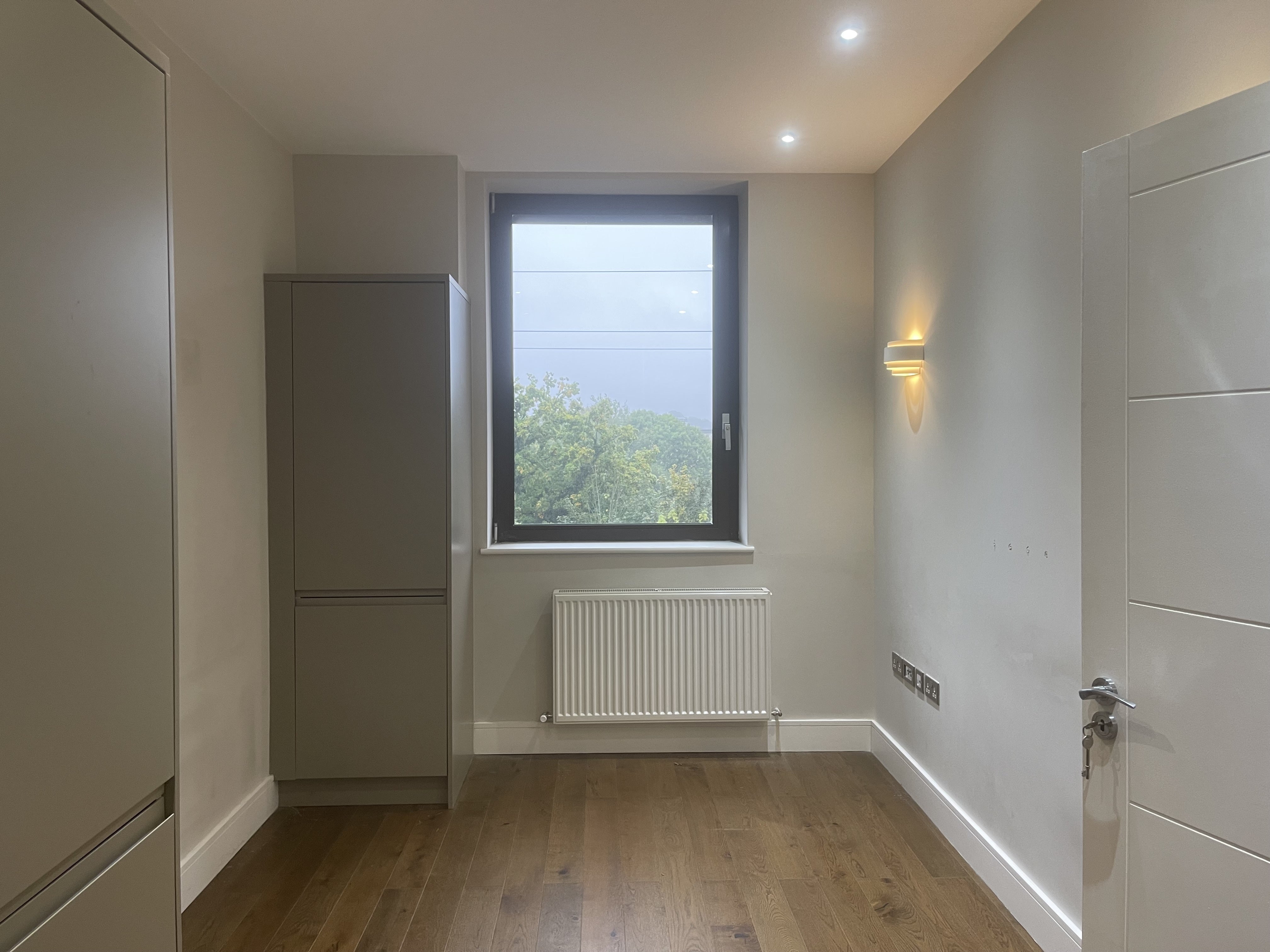 Flat Hazelwick Avenue in Crawley