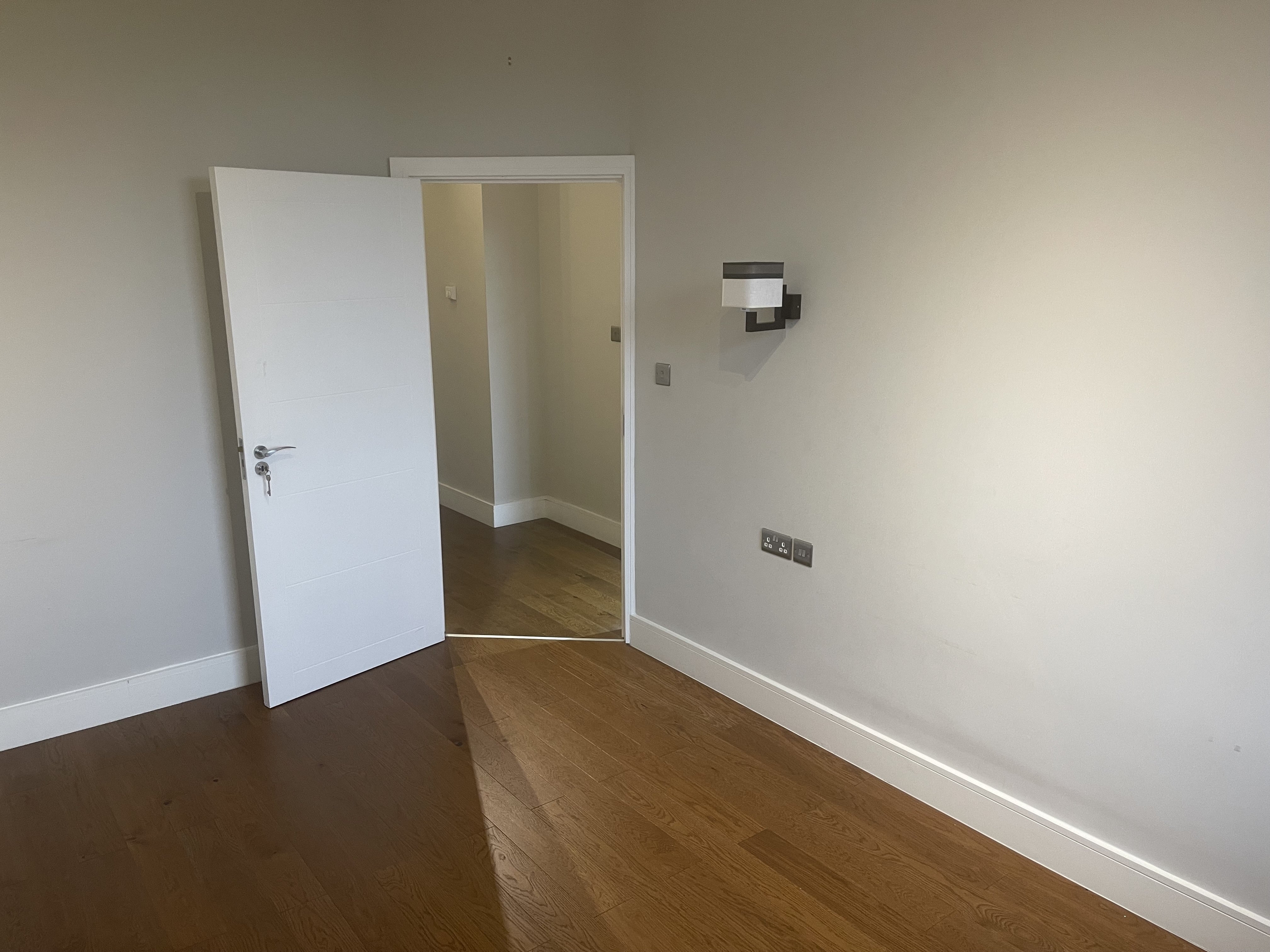 Flat Hazelwick Avenue in Crawley