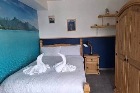 Room Euston Road in Far Cotton