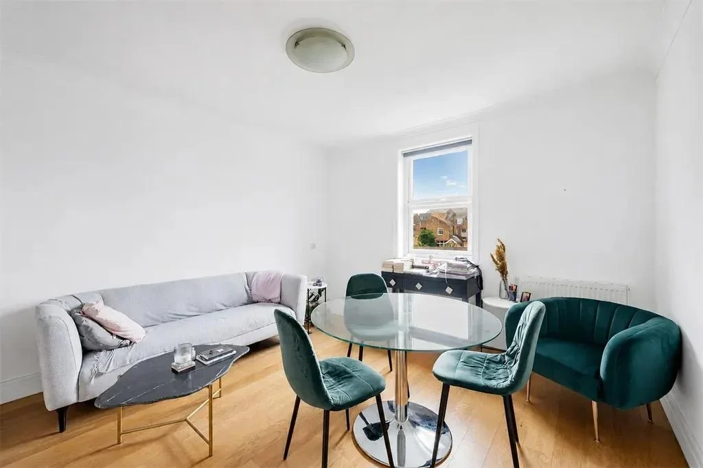 Flat Kenilworth Road in Greater London