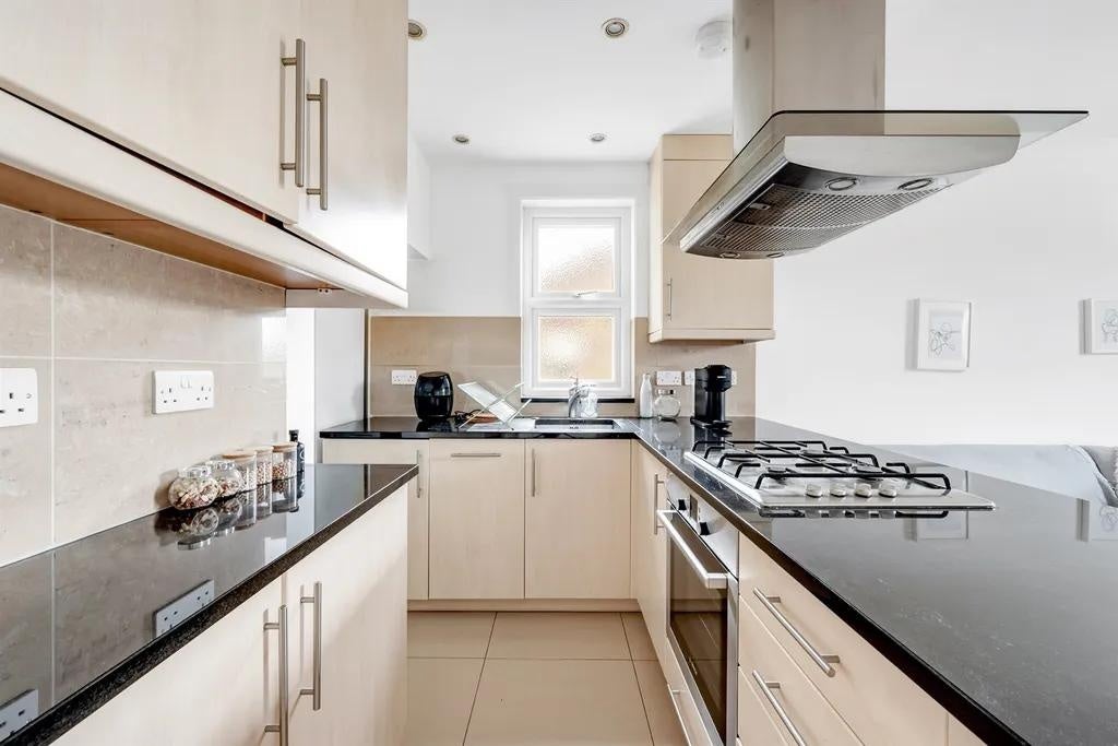 Flat Kenilworth Road in Greater London