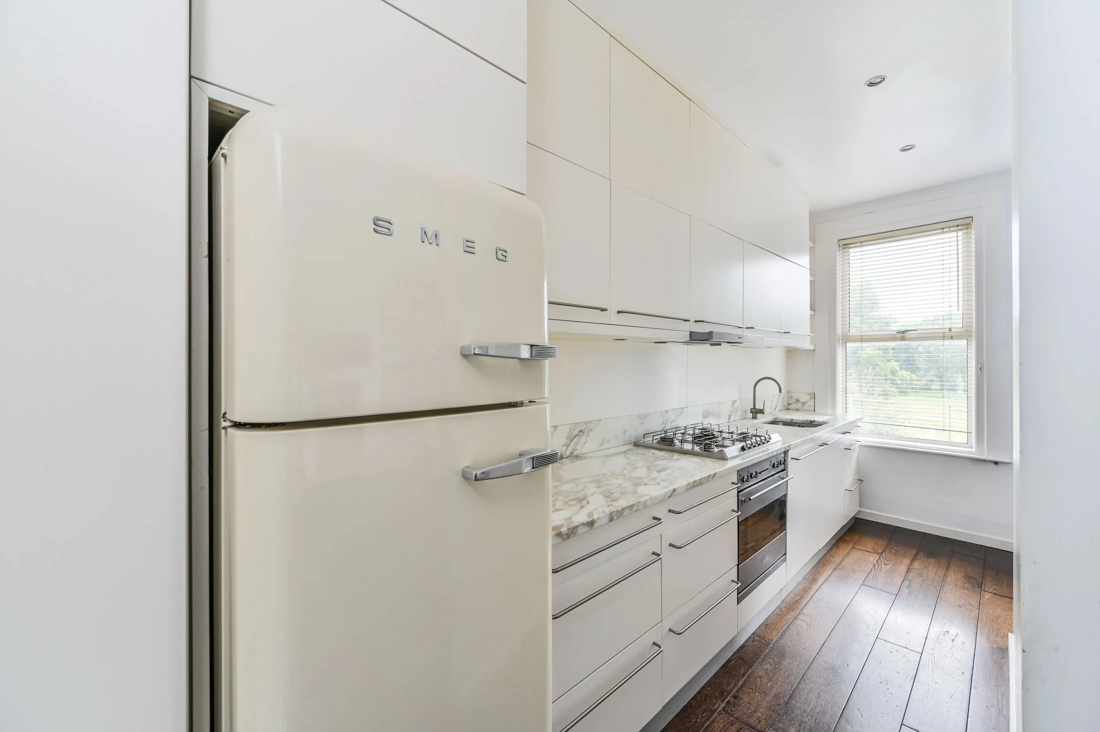 Flat Clapham Common North Side in Greater London