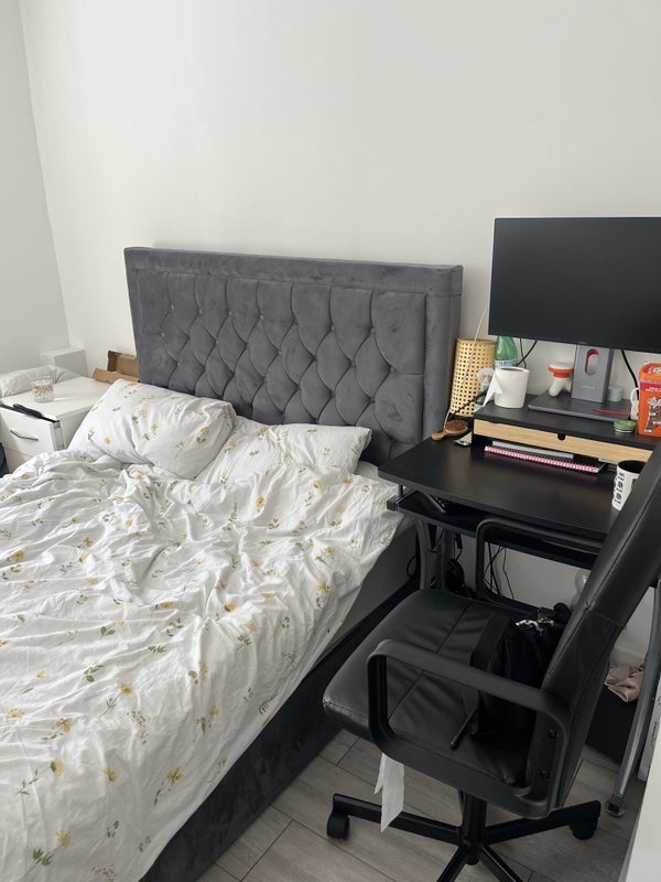 Room Bowman's Mews in Greater London