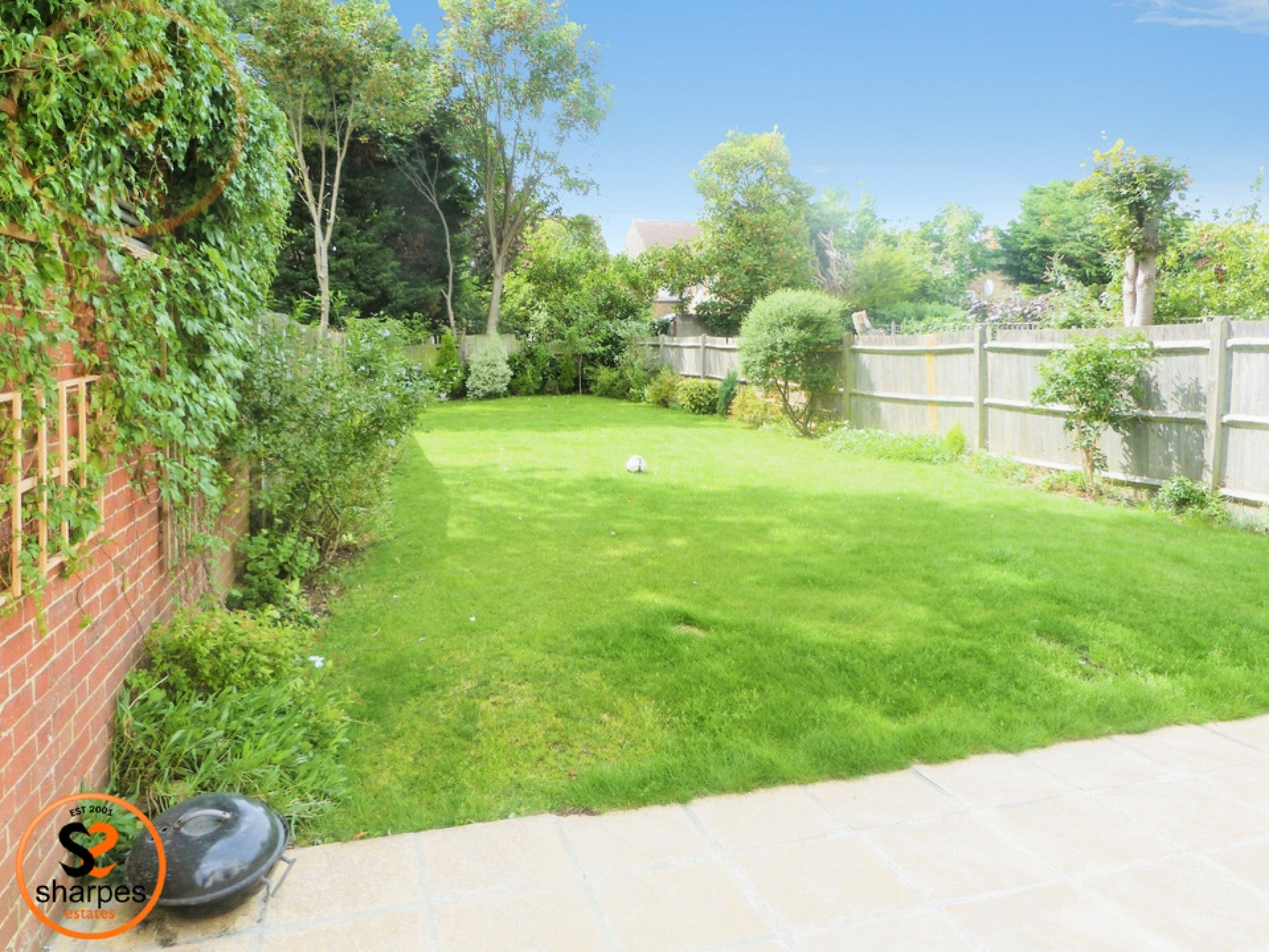 Room Robinson Road in Greater London