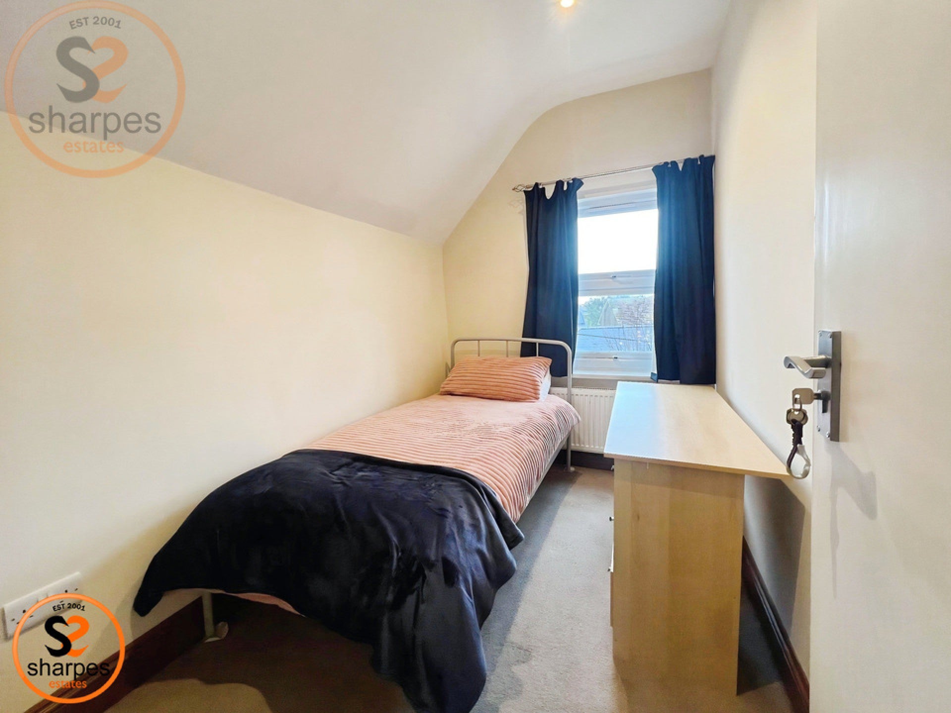 Room Robinson Road in Greater London