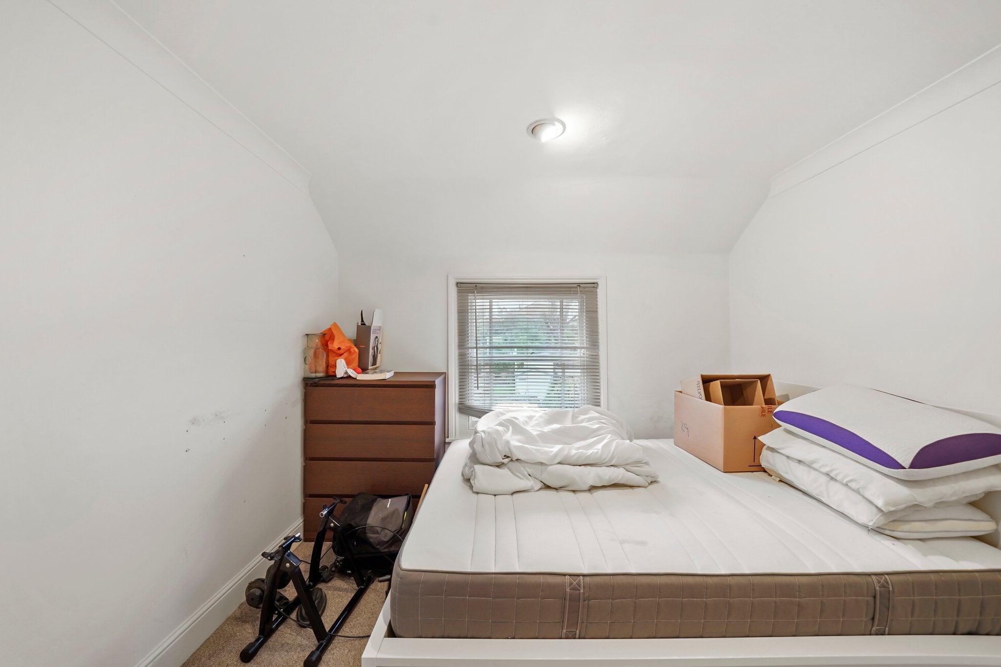 Flat Benson Road in Greater London