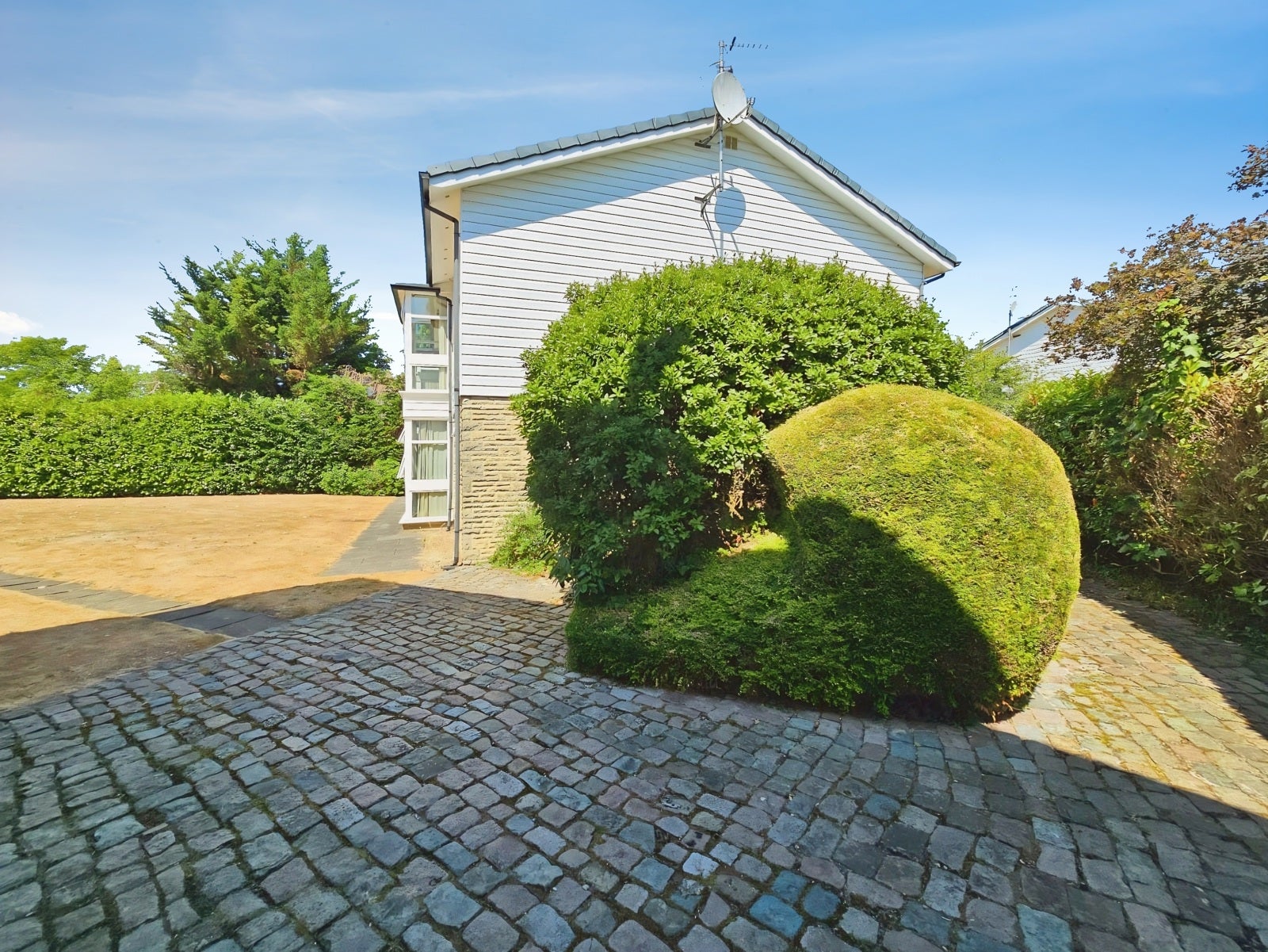 Flat Cedar Close in Borough of Spelthorne