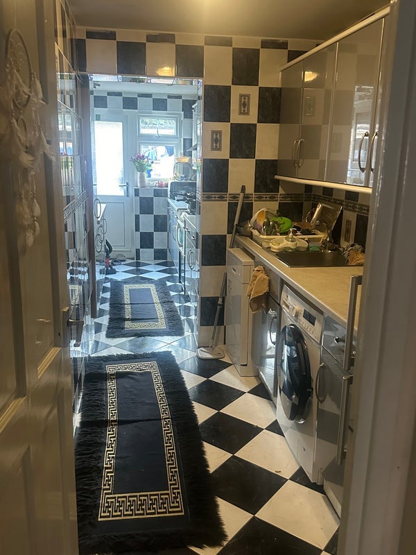 Room Newchurch Road in Slough