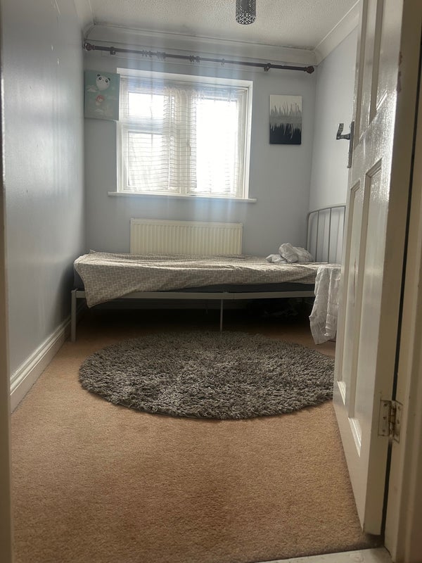 Room Newchurch Road in Slough