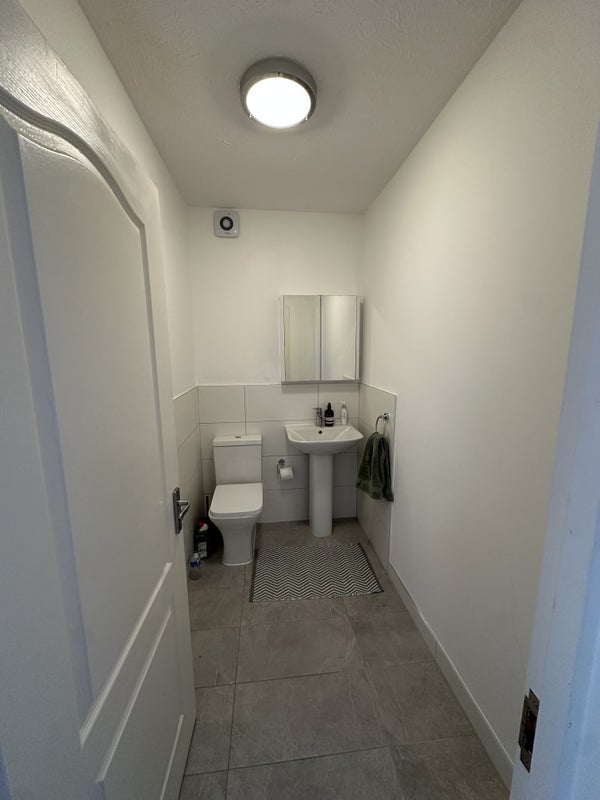 Room Eleanor Close in Greater London