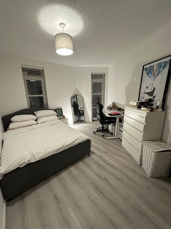 Room Eleanor Close in Greater London