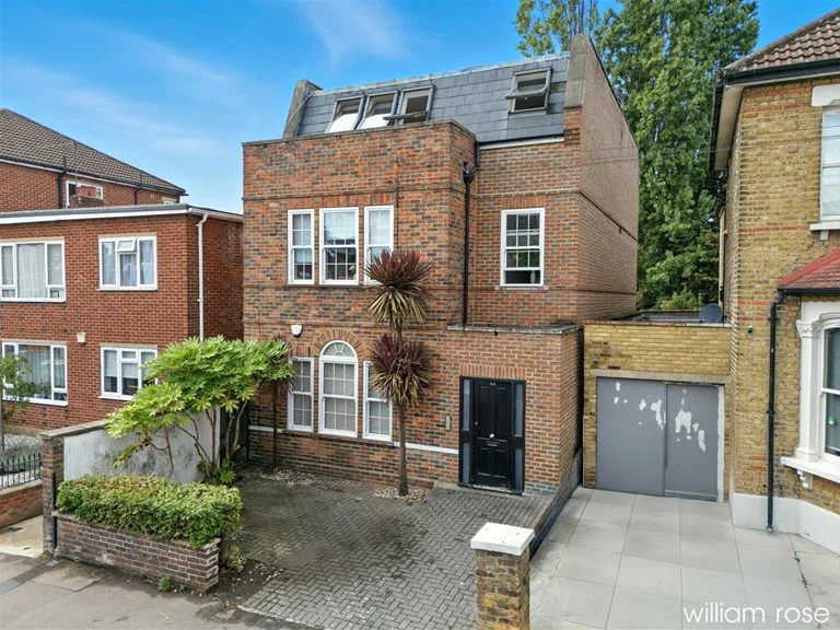 Flat Lansdowne Road in Greater London