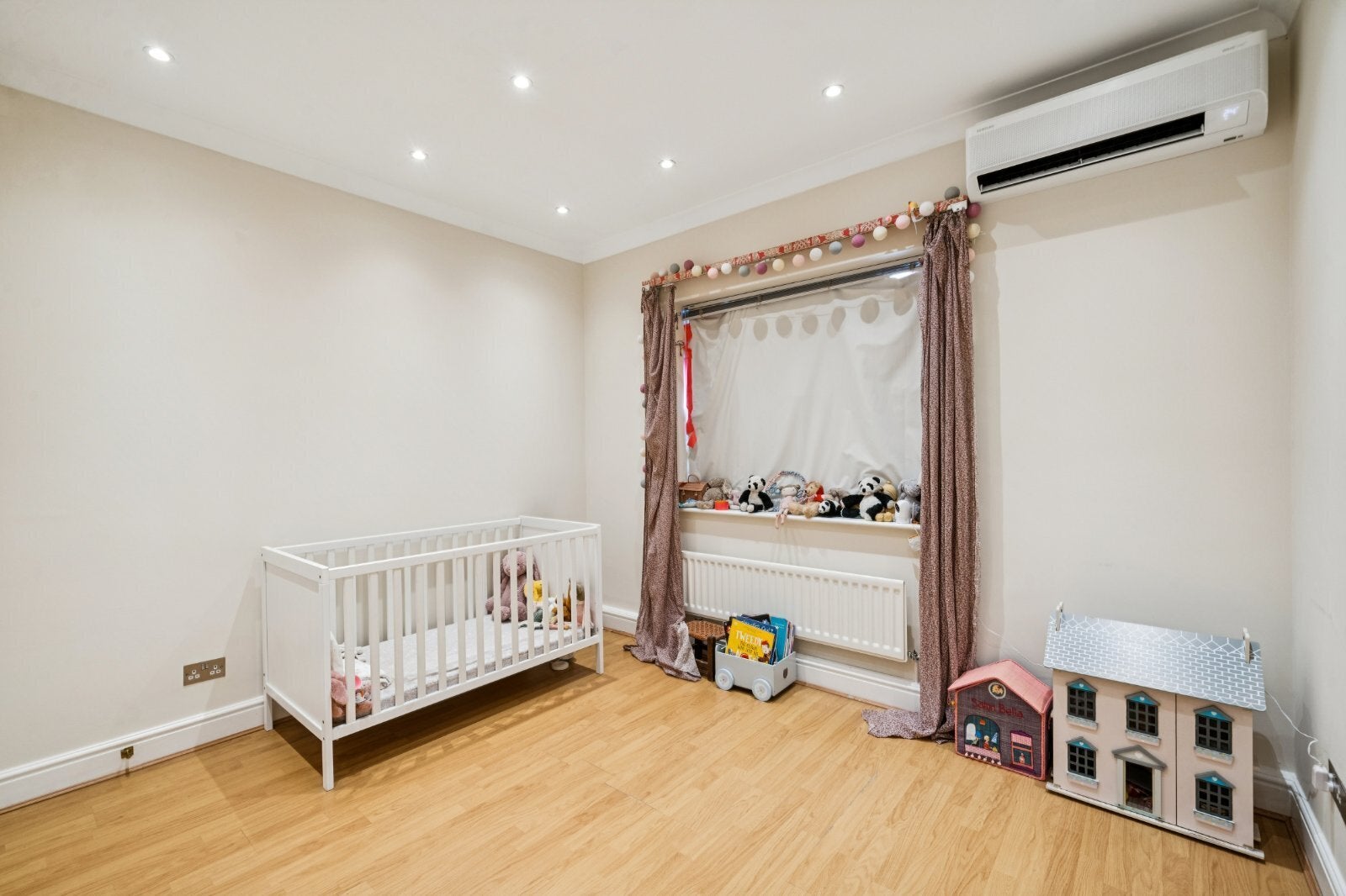 House Wyatt Drive in Greater London