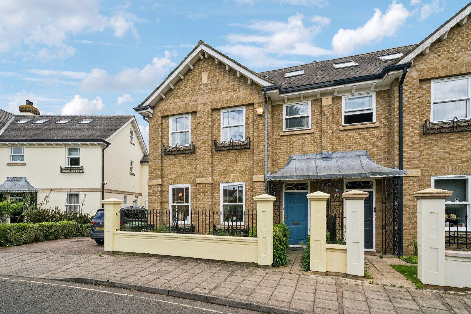 House Wyatt Drive in Greater London