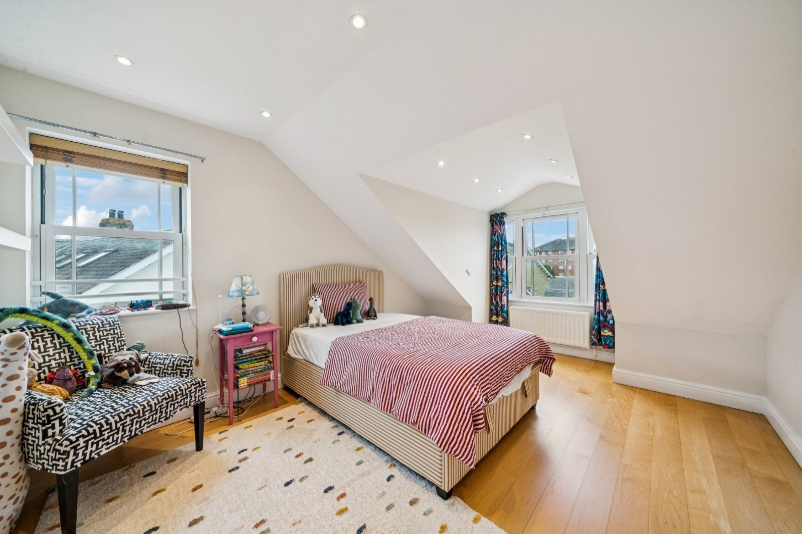 House Wyatt Drive in Greater London