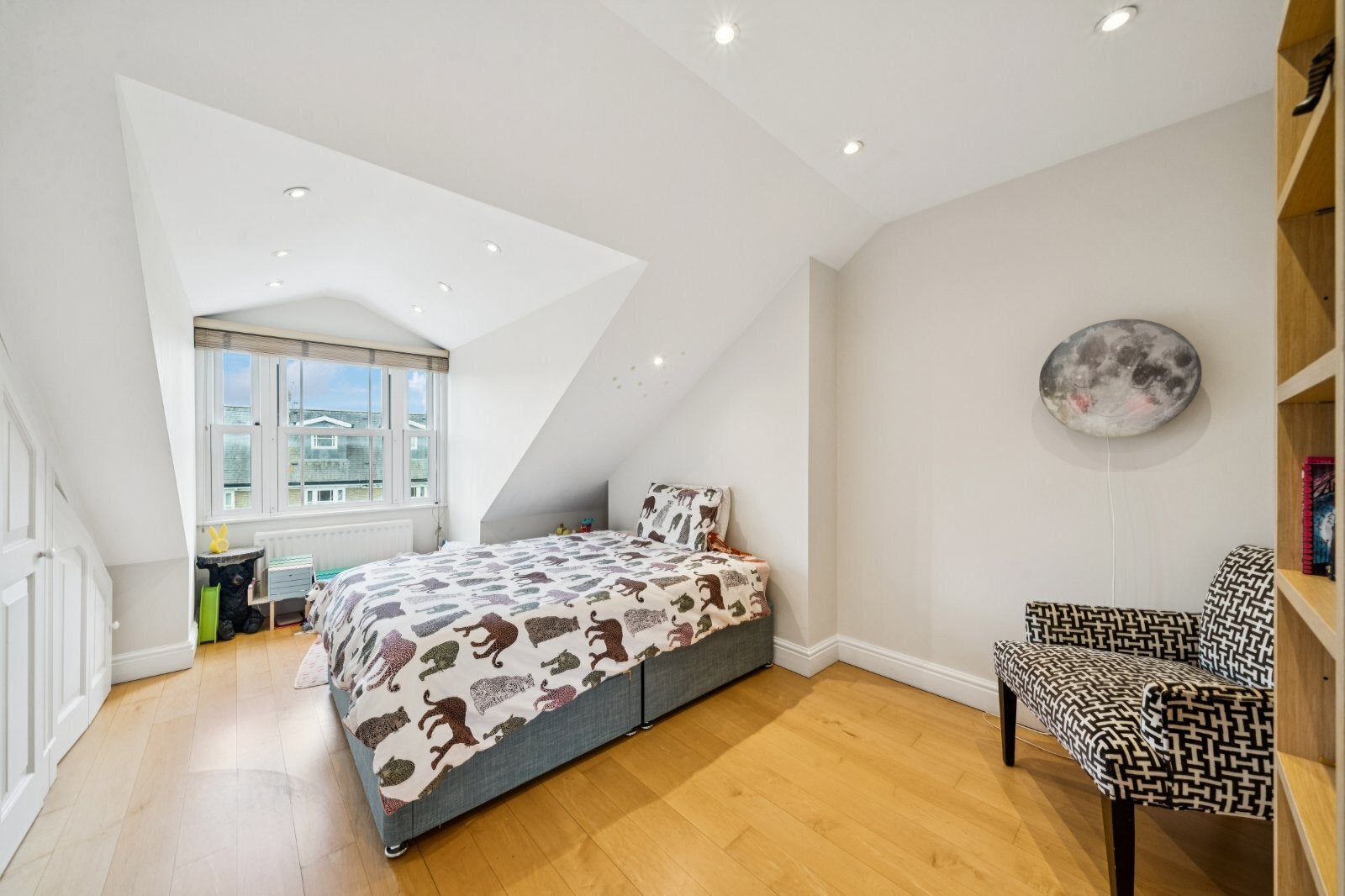 House Wyatt Drive in Greater London