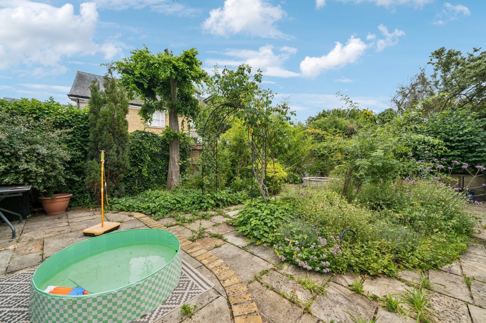 House Wyatt Drive in Greater London