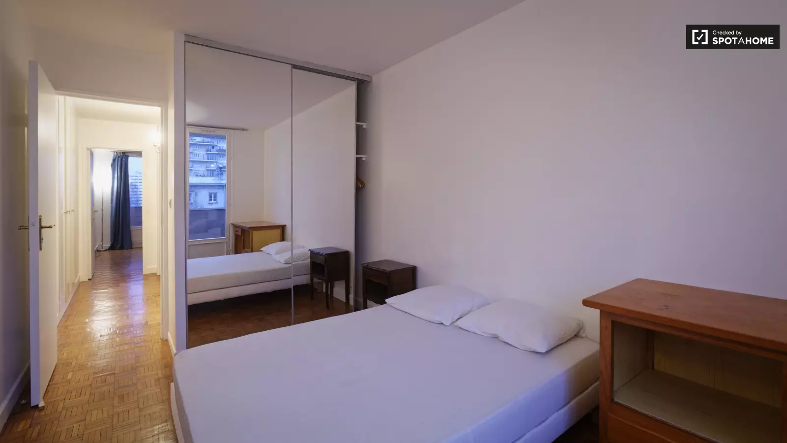 Flat Rue de la Chapelle in Paris