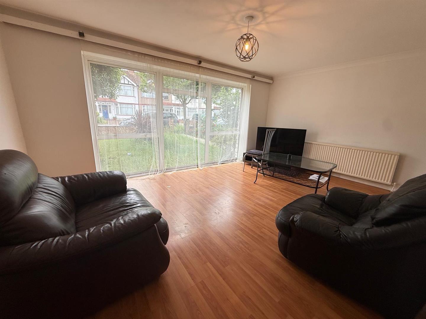 House Dorchester Avenue in Greater London
