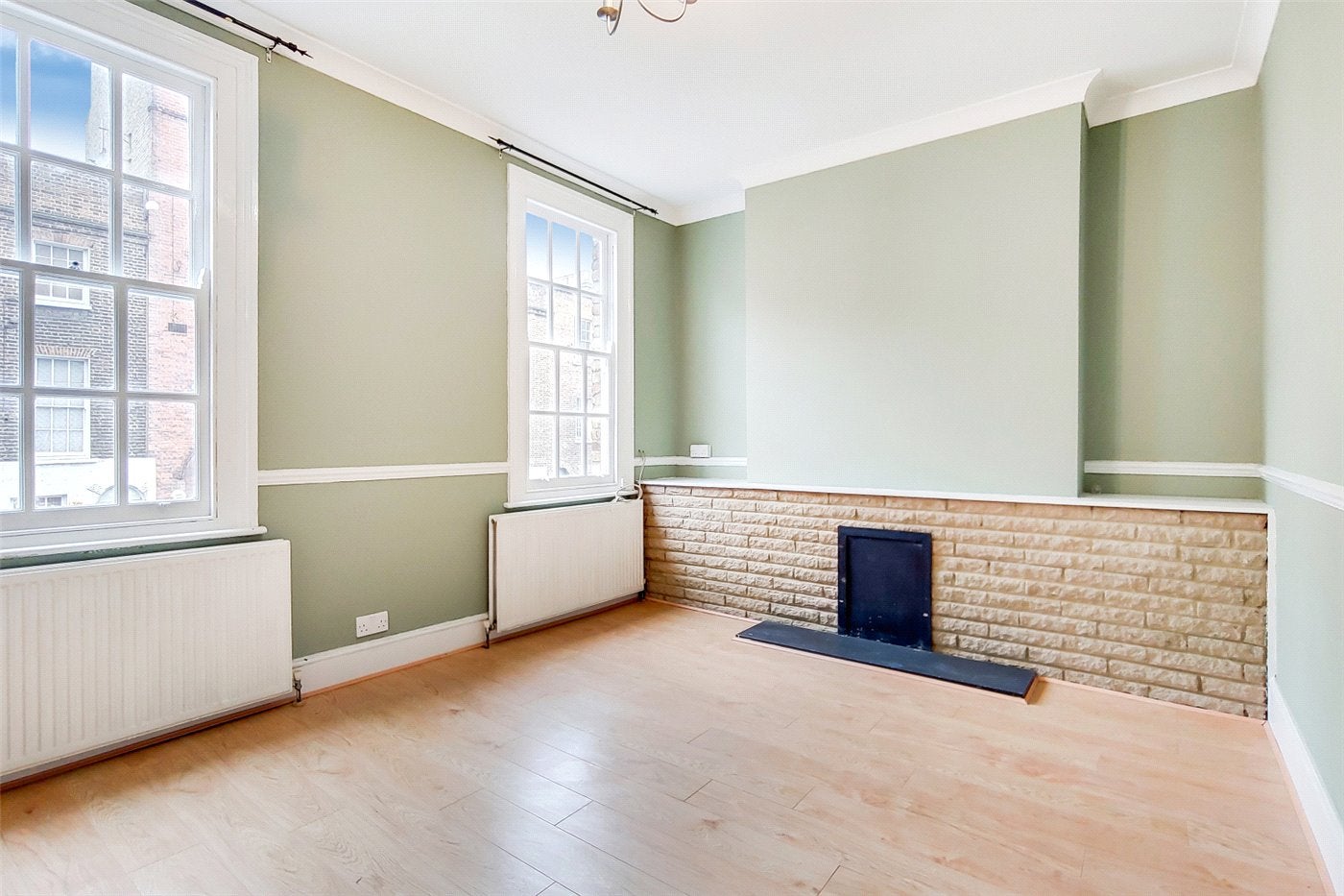 Flat New Road in Greater London