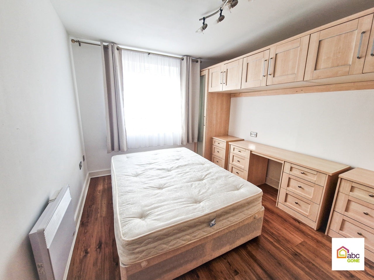 Flat Hainault Street in Greater London