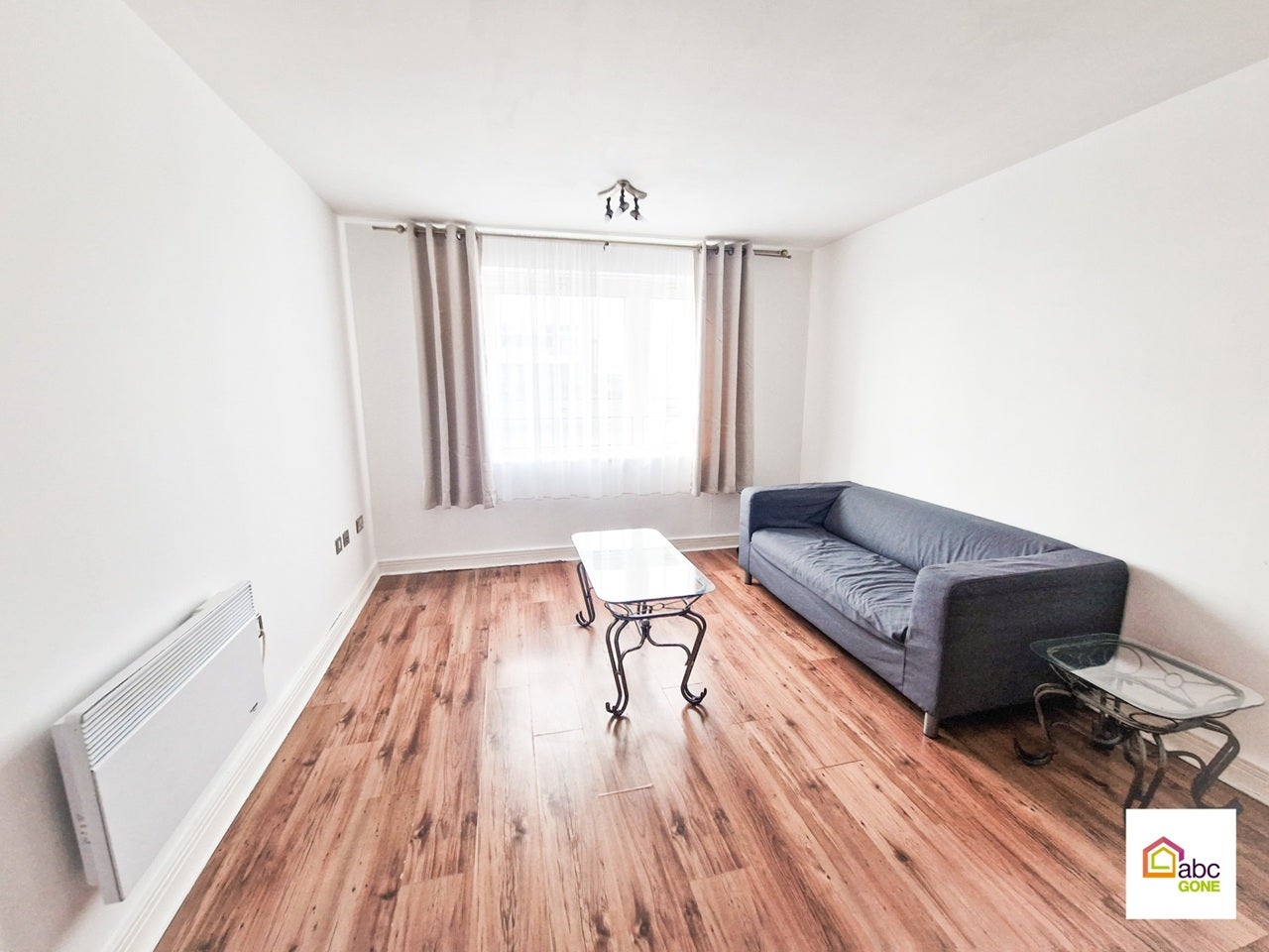 Flat Hainault Street in Greater London