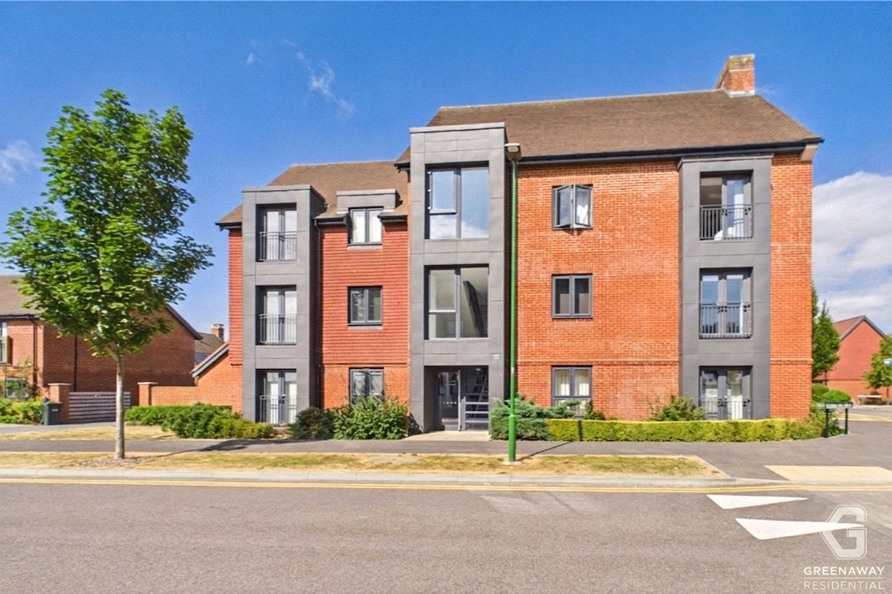Flat Gordons Way in Mid Sussex