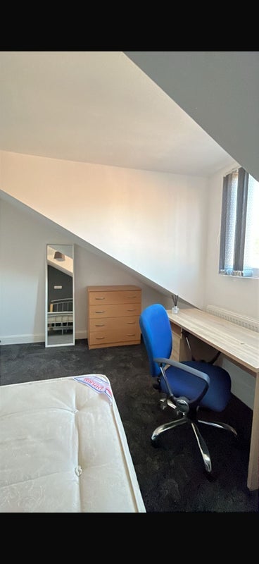 Room Hubert Road in Birmingham