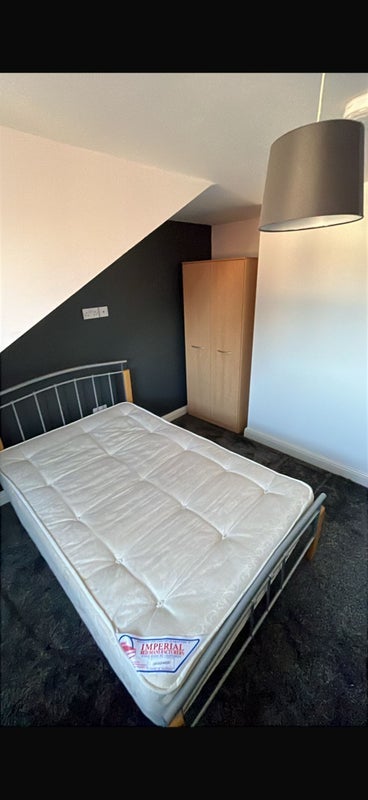 Room Hubert Road in Birmingham