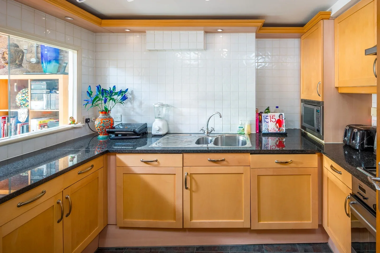 Flat Rotherhithe Street in Greater London