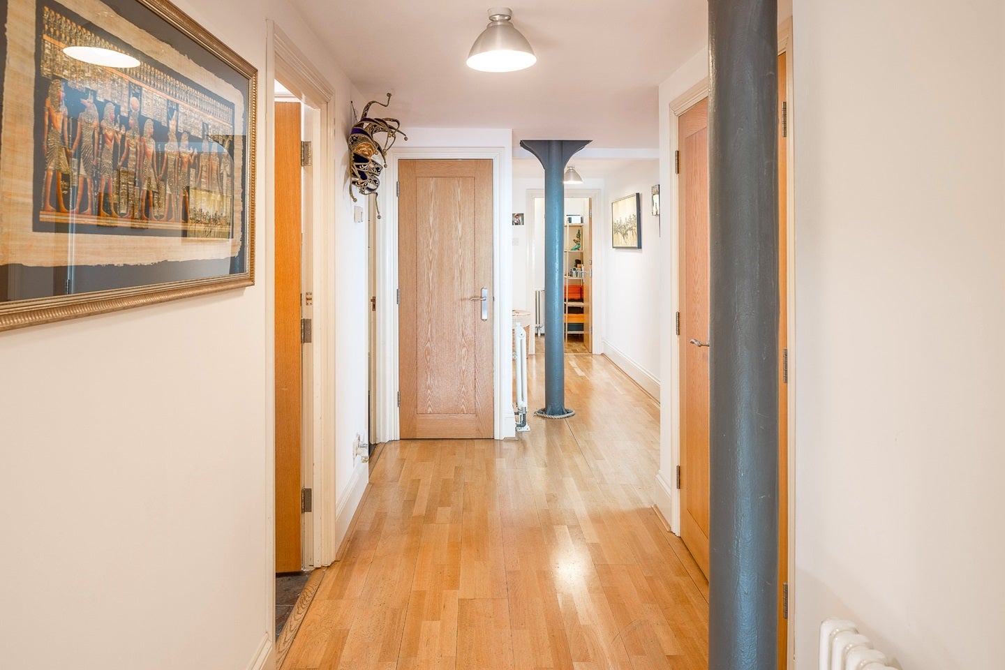 Flat Rotherhithe Street in Greater London