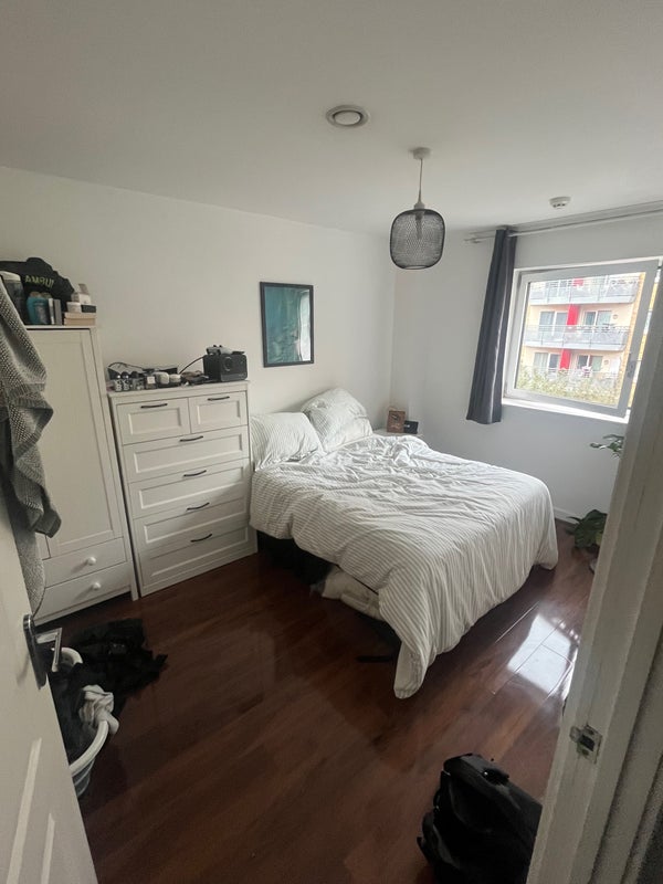 Room Tredegar Road in Greater London
