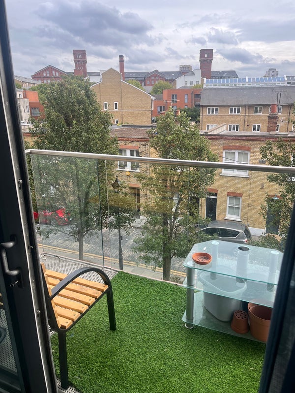 Room Tredegar Road in Greater London