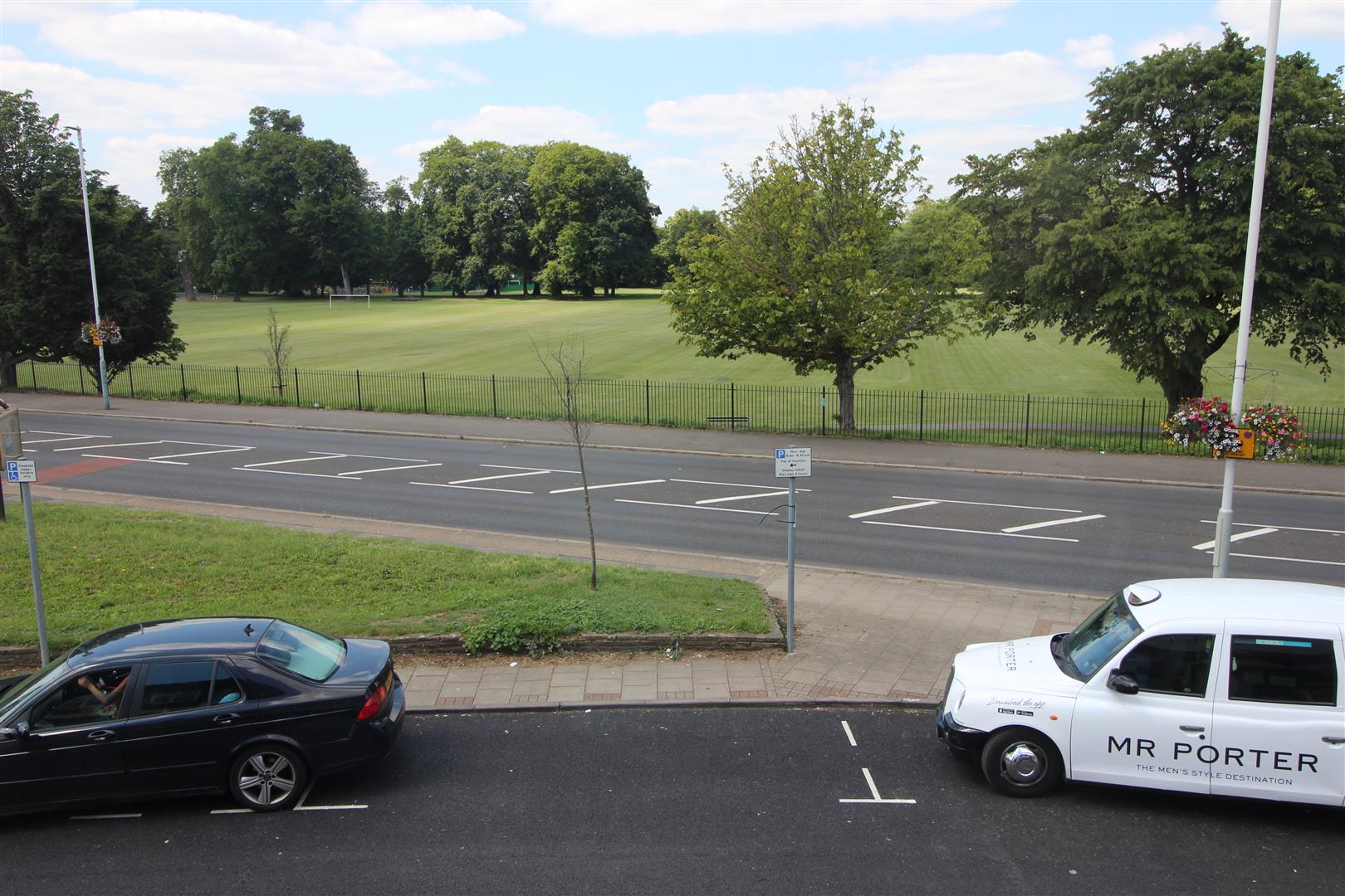 Flat Dellfield Crescent in Greater London