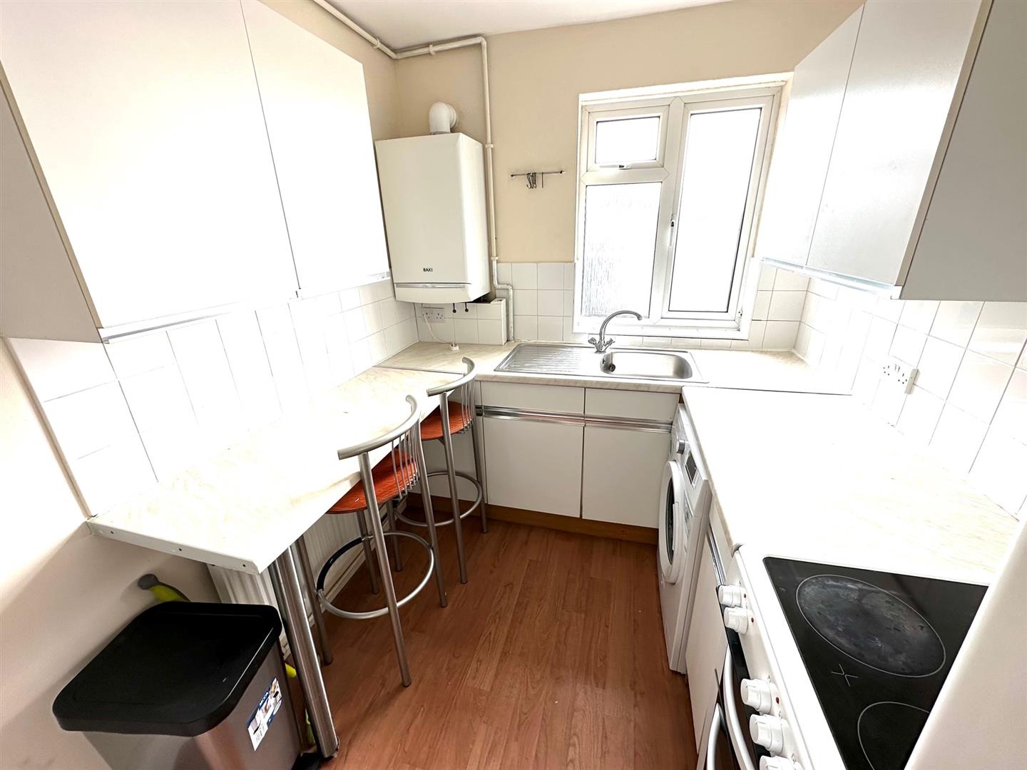 Flat Dellfield Crescent in Greater London
