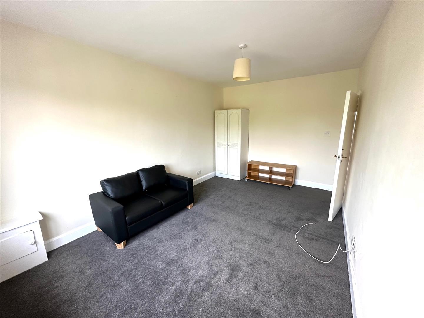 Flat Dellfield Crescent in Greater London